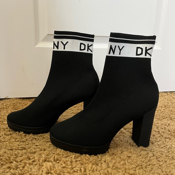Black DKNY Sock Booties Size US W 7.5 - Picture 3 of 4
